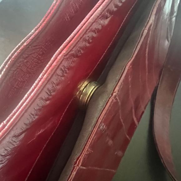 Elegant Red Leather Shoulder Bag - Picture 6 of 8